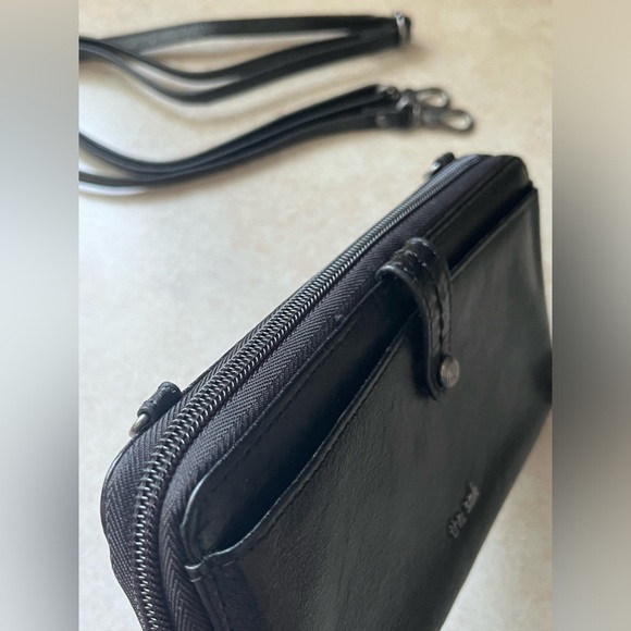 Women’s theSak Phone Wallet Black Pyrite Leather Women's Wallet Crossbody Purse - Picture 12 of 15